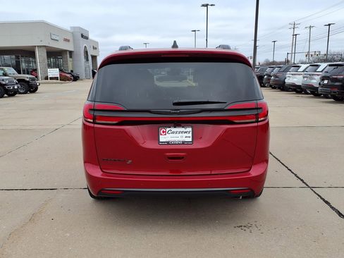 New 2026 Chrysler Pacifica Select w/ S Appearance Package FWD image 21