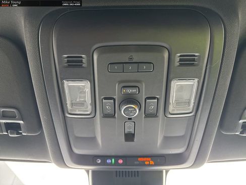 Used 2023 Chevrolet Suburban Premier image 37