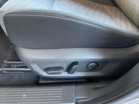 Used 2023 Nissan Rogue SV FWD image 13
