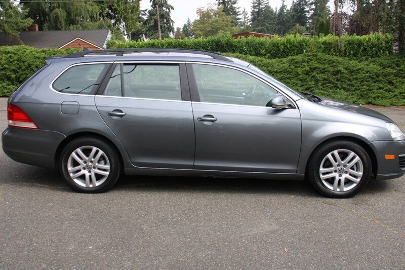 Used 2009 Volkswagen Jetta SEL FWD image 12