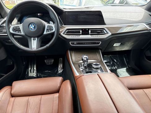 Used 2022 BMW X5 xDrive45e w/ M Sport Package AWD/4WD image 17