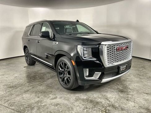 Used 2024 GMC Yukon Denali w/ Denali Reserve Package image 2