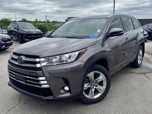 Used 2019 Toyota Highlander Limited w/ Carpet Mat Package (TMS) AWD/4WD image 1