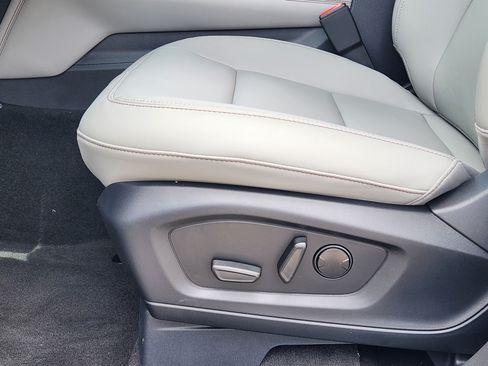New 2026 Ford Explorer Active w/ Active Comfort Package RWD image 18