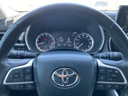Used 2023 Toyota Highlander XLE image 30
