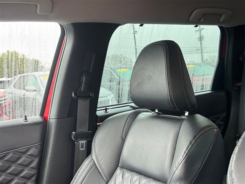 Used 2023 Mitsubishi Outlander SEL image 14