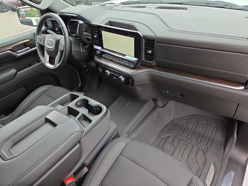 Used 2024 GMC Sierra 1500 Elevation w/ LPO, Elevation Black Package AWD/4WD image 17