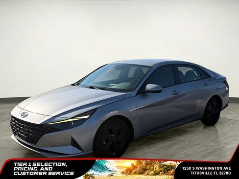 Used 2021 Hyundai Elantra SEL w/ Convenience Package FWD image 2