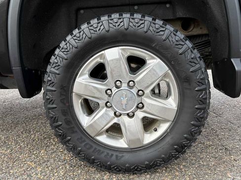 Used 2020 Chevrolet Silverado 2500 LTZ w/ LTZ Premium Package image 30