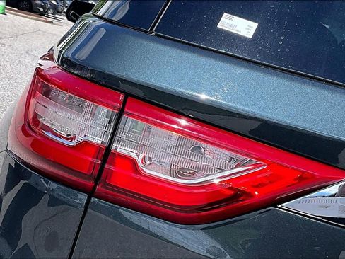 Used 2020 Chevrolet Traverse LT w/ LT Premium Package AWD/4WD image 29