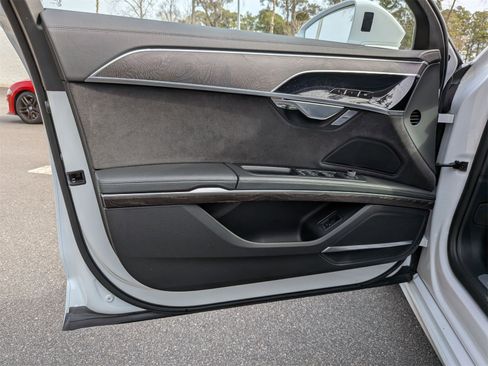 Used 2023 Audi A8 L 3.0T image 12