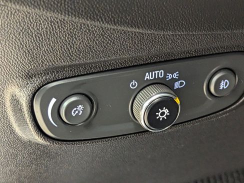 Used 2020 Chevrolet Equinox LT image 17