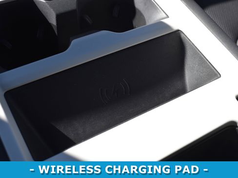 Used 2025 Land Rover Defender 110 S image 17