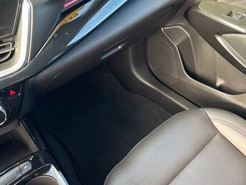 Used 2024 Chevrolet Trax RS FWD image 13