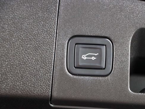 Used 2023 Cadillac XT4 Premium Luxury image 30