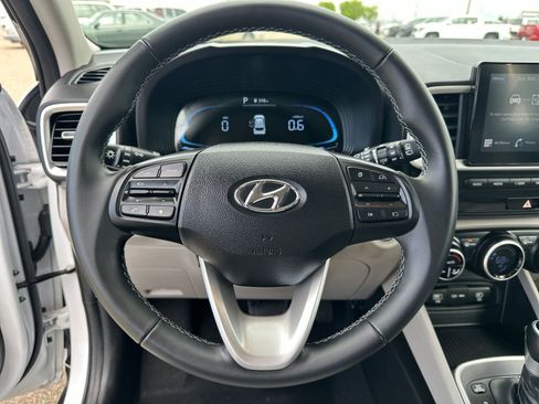 Used 2025 Hyundai Venue SEL image 28