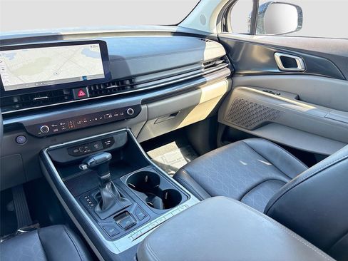 Used 2025 Kia Carnival image 23