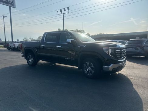 Used 2025 GMC Sierra 1500 SLT image 2