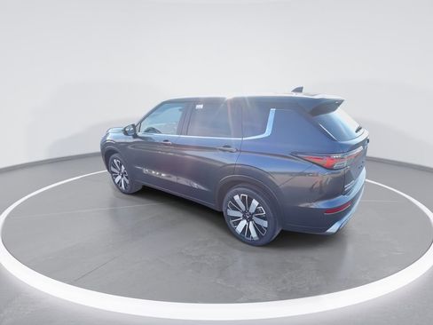 New 2025 Mitsubishi Outlander SE image 6