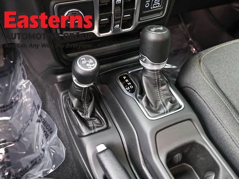 Used 2025 Jeep Wrangler Unlimited Sahara AWD/4WD image 13