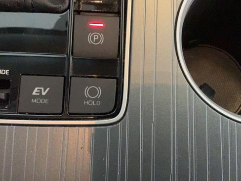 Used 2026 Toyota Sienna XLE FWD image 19