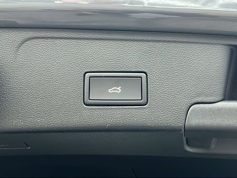 New 2026 Volkswagen Atlas Cross Sport SE image 18