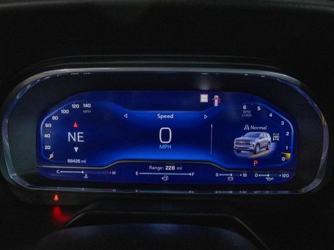 Used 2022 Chevrolet Suburban RST w/ Luxury Package image 15