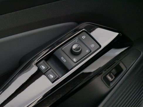 Used 2023 Volkswagen ID.4 Pro S Plus AWD/4WD image 19