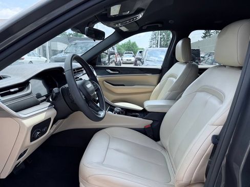 Used 2023 Jeep Grand Cherokee L Limited AWD/4WD image 19