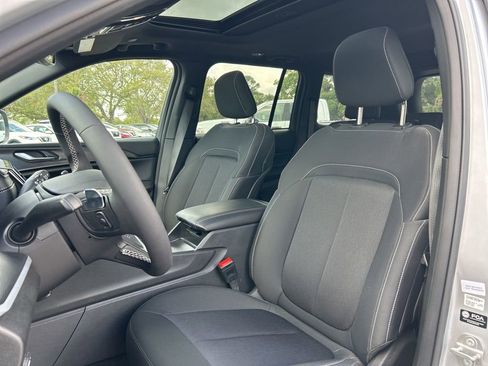 Used 2024 Jeep Grand Cherokee Laredo X image 23