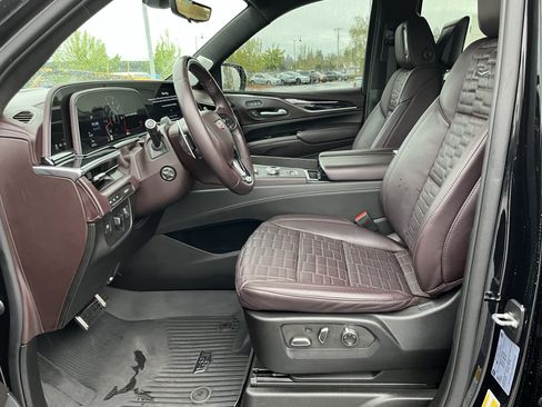 Used 2023 Cadillac Escalade ESV V w/ LPO, ONYX Package AWD/4WD image 9