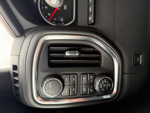 Used 2022 Chevrolet Silverado 1500 High Country w/ Technology Package AWD/4WD image 12