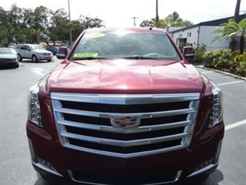 Used 2017 Cadillac Escalade ESV Luxury RWD image 5