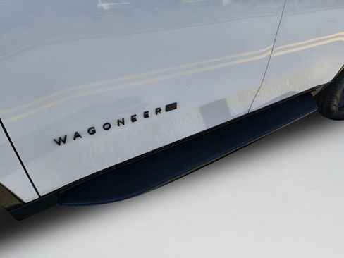 Used 2024 Jeep Wagoneer Series II RWD image 14