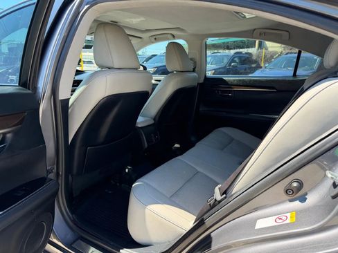 Used 2016 Lexus ES 350 w/ Premium Package w/Wood Trim image 12