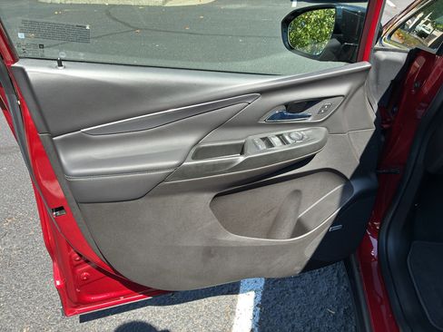 Used 2022 Chevrolet Bolt LT w/ Infotainment Package FWD image 19