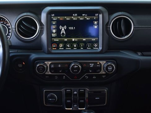 Used 2020 Jeep Gladiator Overland AWD/4WD image 31