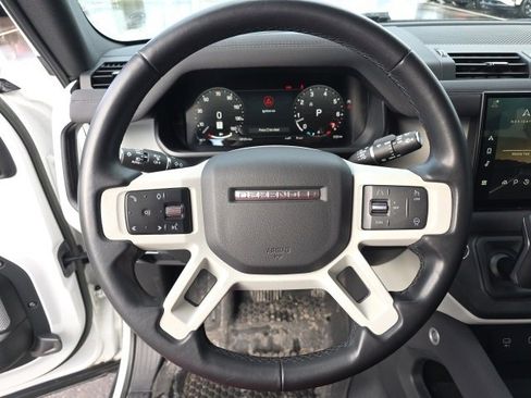 Used 2023 Land Rover Defender 130 SE image 11