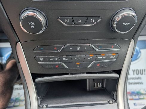 Used 2015 Ford Edge SEL w/ Equipment Group 201A AWD/4WD image 19