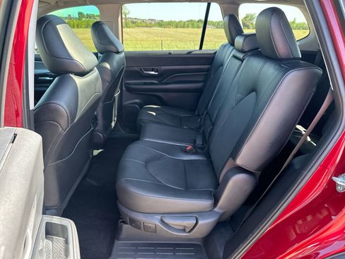 Used 2024 Toyota Grand Highlander XLE image 20