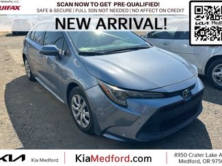 Used 2020 Toyota Corolla LE image 1