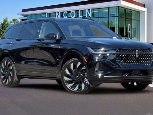 Used 2026 Lincoln Nautilus Reserve AWD/4WD image 2