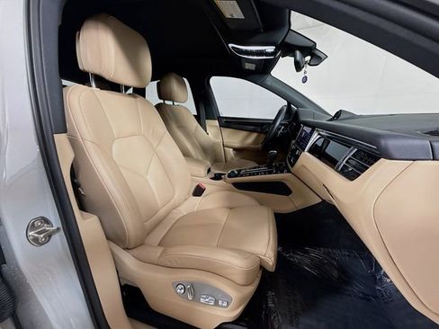 Used 2024 Porsche Macan Base image 30
