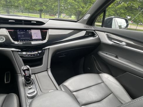Used 2022 Cadillac XT6 Sport AWD/4WD image 11