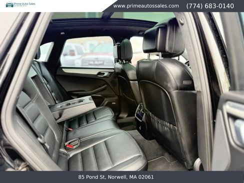 Used 2018 Porsche Macan Turbo AWD/4WD image 15