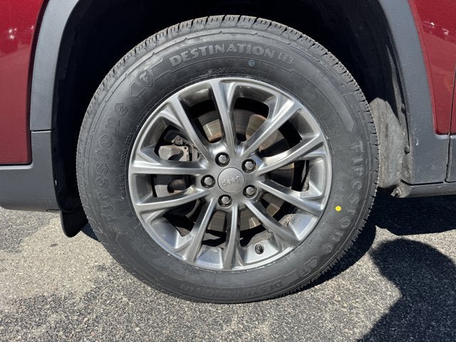 Used 2019 Jeep Cherokee Latitude Plus w/ Comfort/Convenience Group AWD/4WD image 11