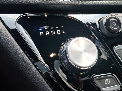 Used 2026 Chrysler Pacifica Select image 20