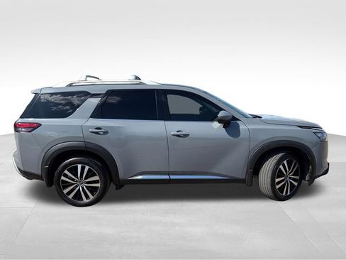 Certified 2025 Nissan Pathfinder Platinum AWD/4WD image 9