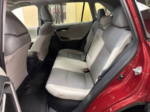 Used 2020 Toyota RAV4 Limited image 9