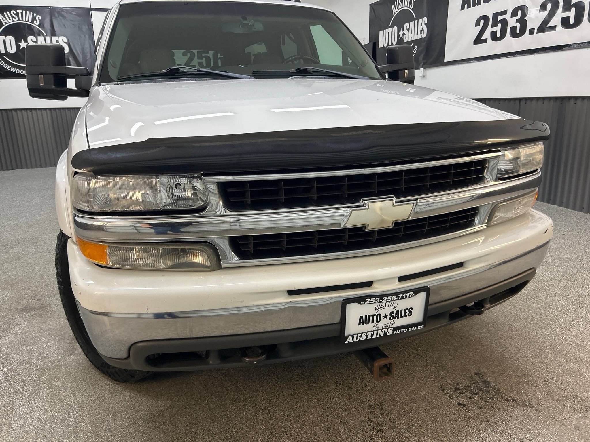 Used 2003 Chevrolet Suburban 2500 LT w/ LT Preferred Equipment Group AWD/4WD image 2